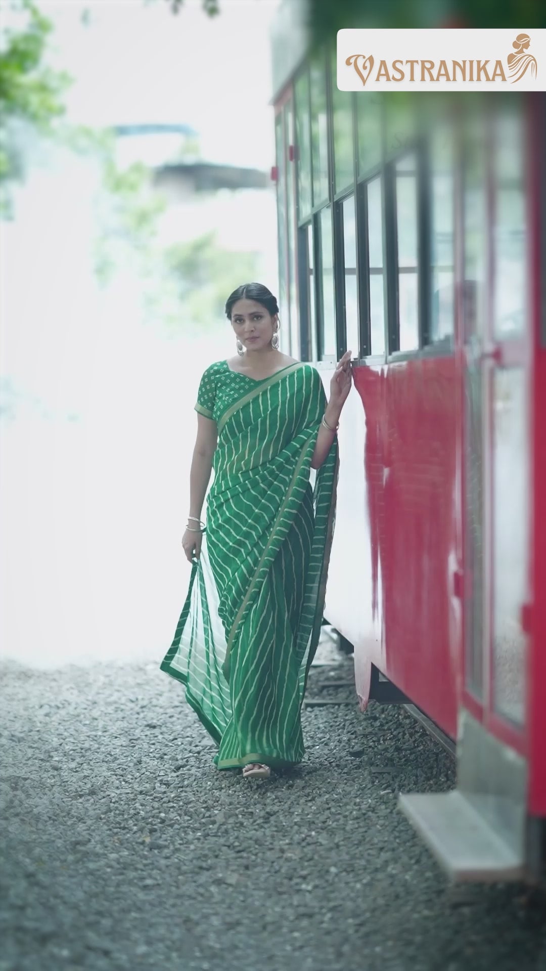 Model draped in a vibrant green pure moss crepe saree featuring bold leheriya design and ornate heavy zari border, paired with a printed blouse – Vastranika 45045.